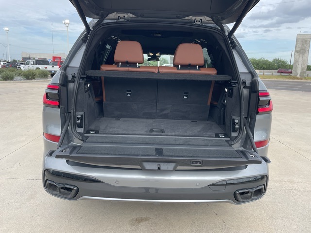 Vehicle image 8 of 25