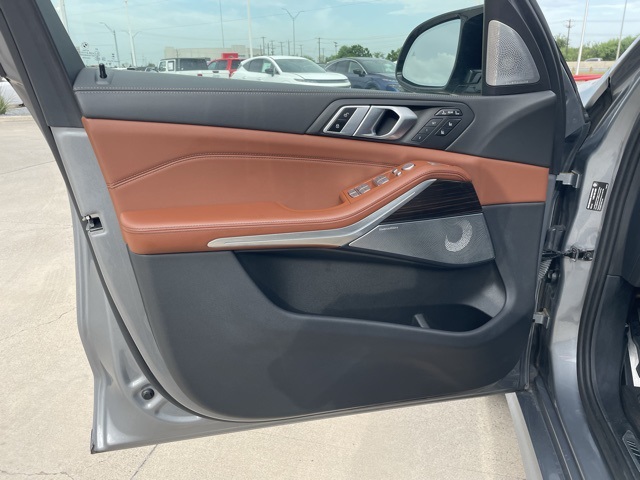 Vehicle image 18 of 25