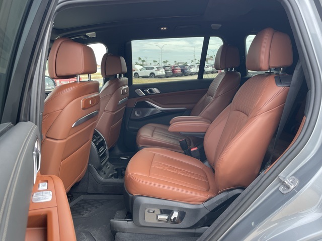 Vehicle image 10 of 25