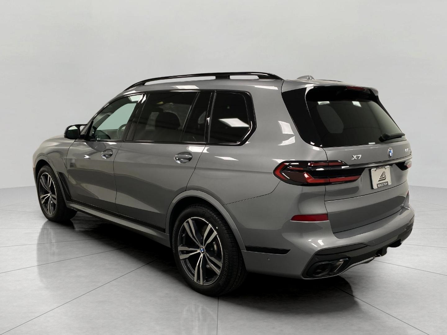Vehicle image 8 of 39