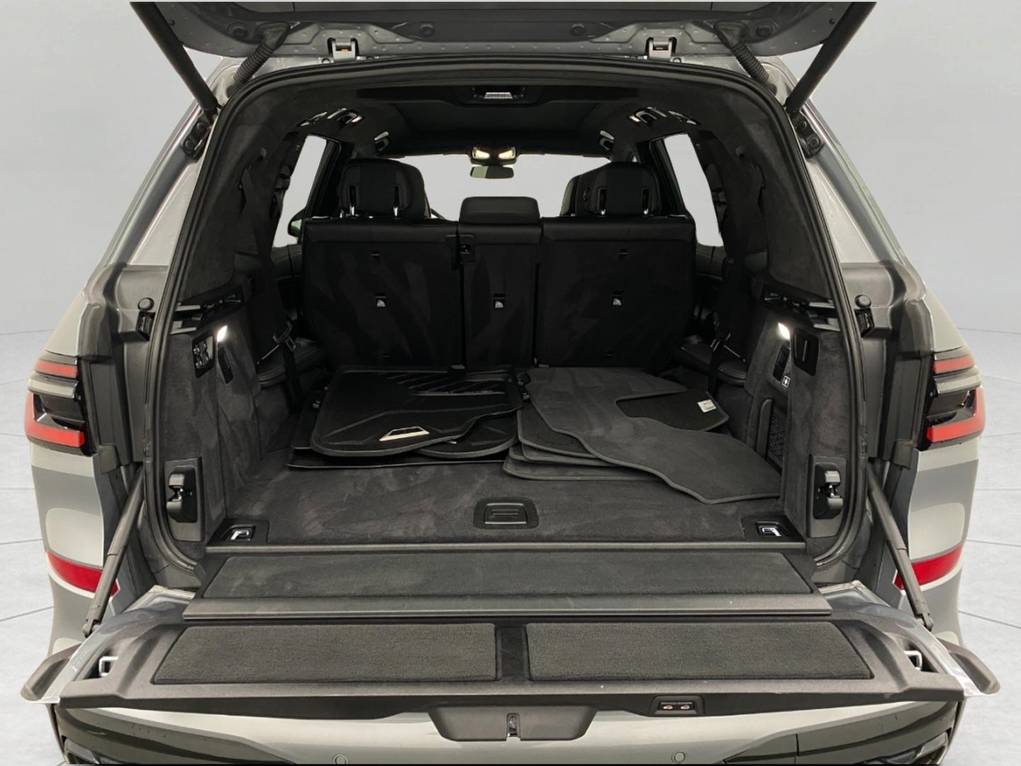 Vehicle image 11 of 39