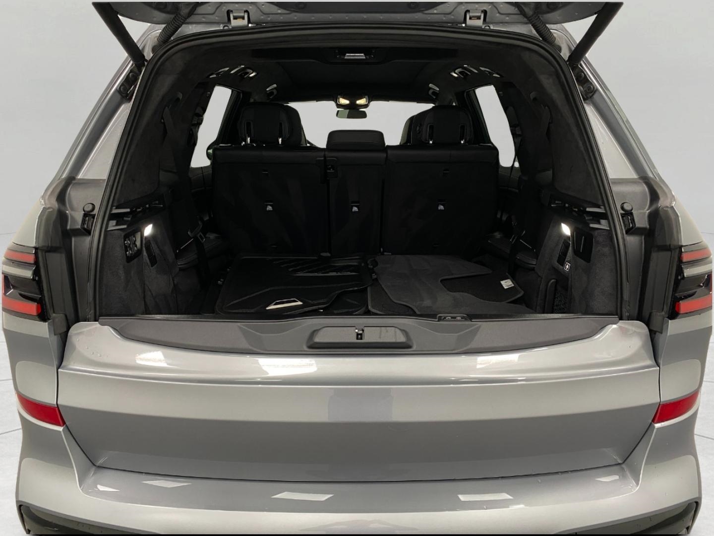 Vehicle image 12 of 39