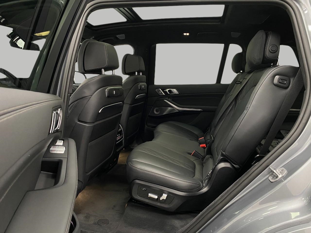 Vehicle image 29 of 39