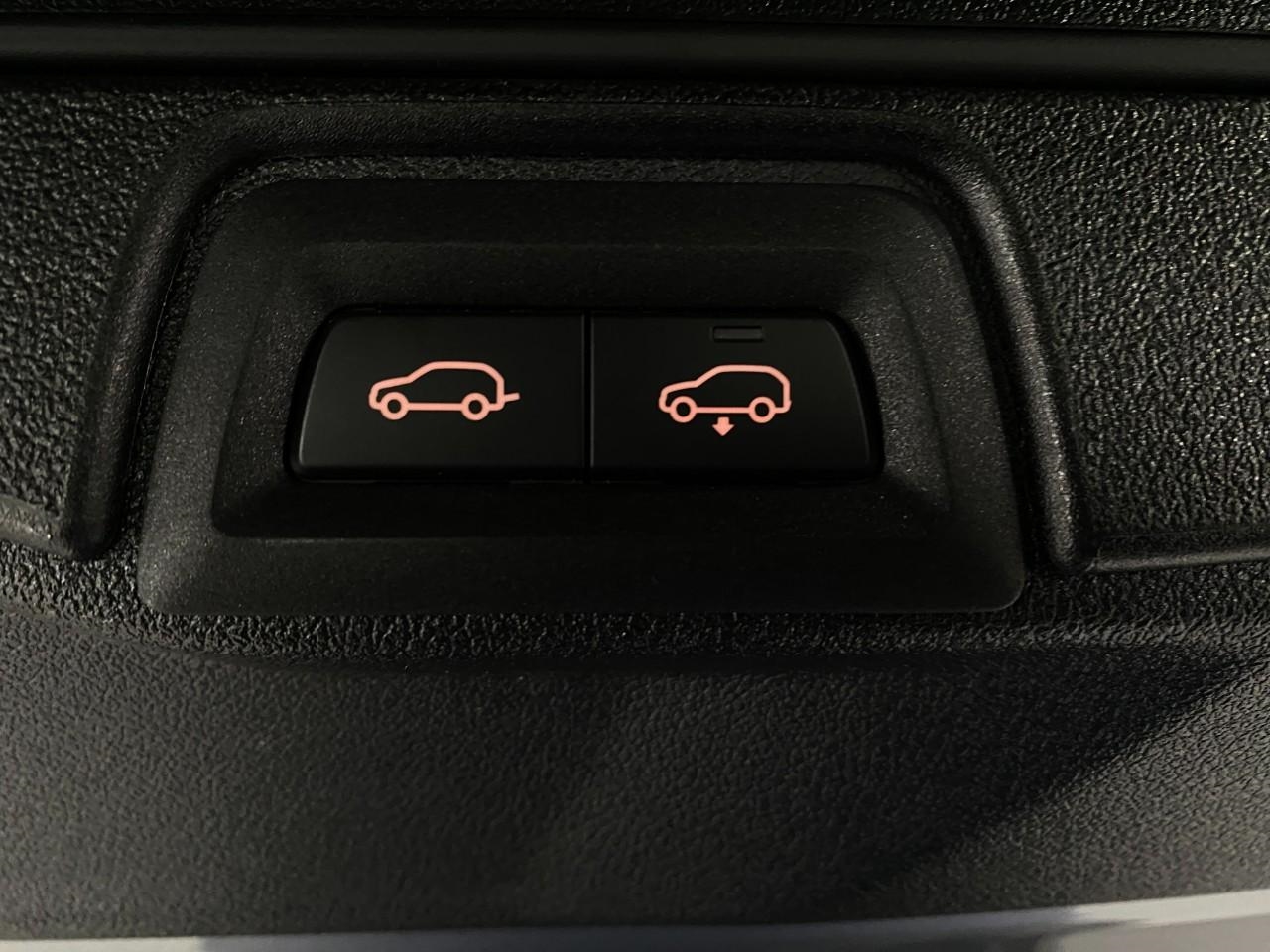 Vehicle image 26 of 39