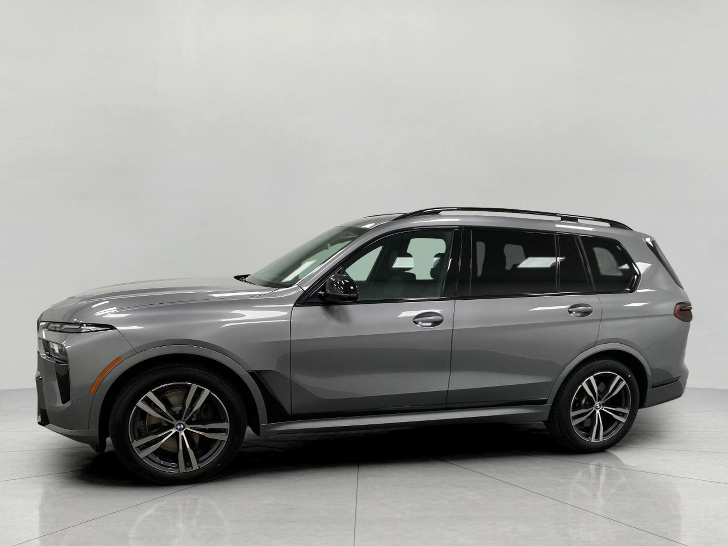 Vehicle image 2 of 39