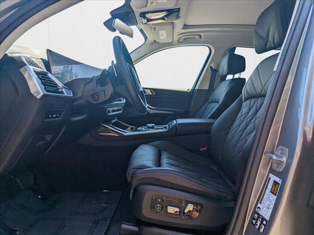 Vehicle image 13 of 24