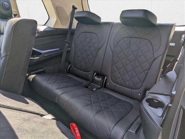 Vehicle image 11 of 24