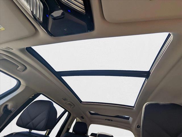Vehicle image 17 of 24