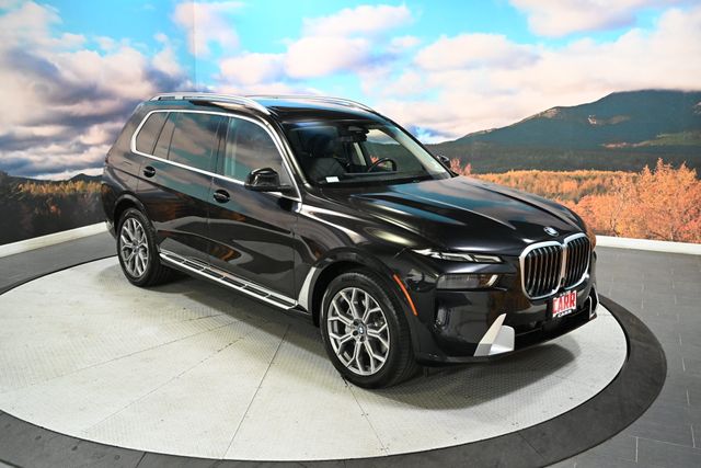 2024 BMW X7 xDrive40i Image 3 of 84
