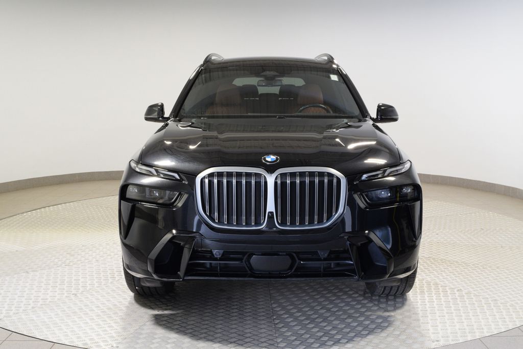 2024 BMW X7 xDrive40i Image 2 of 45