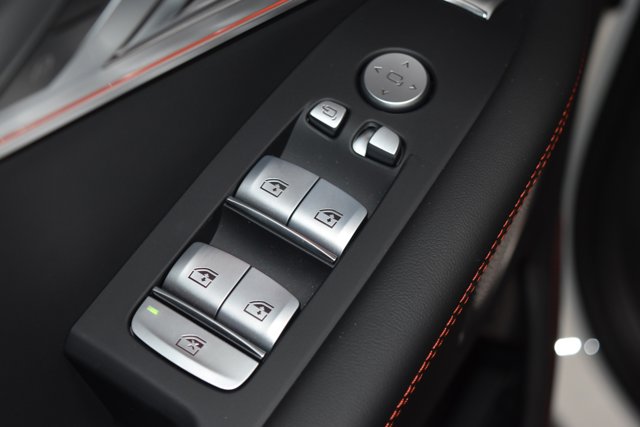 Vehicle image 9 of 30