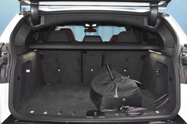 Vehicle image 28 of 30