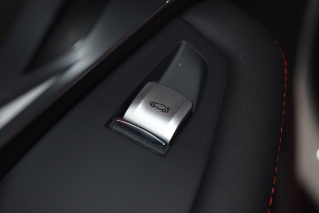 Vehicle image 10 of 30