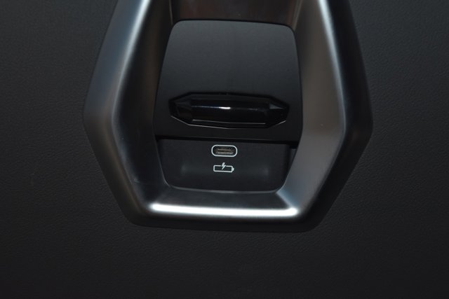 Vehicle image 24 of 30