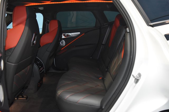 Vehicle image 23 of 30
