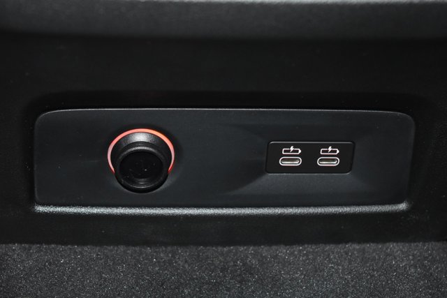 Vehicle image 25 of 30