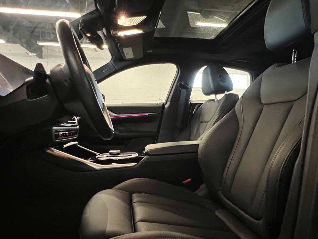 Vehicle image 10 of 25