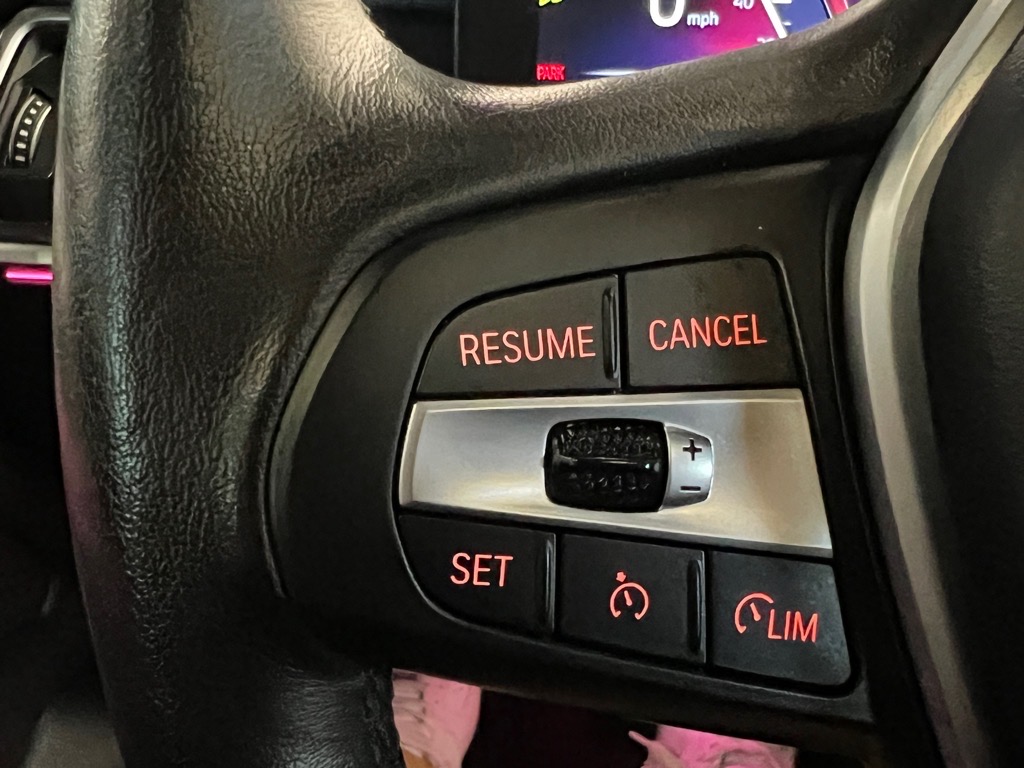 Vehicle image 21 of 25