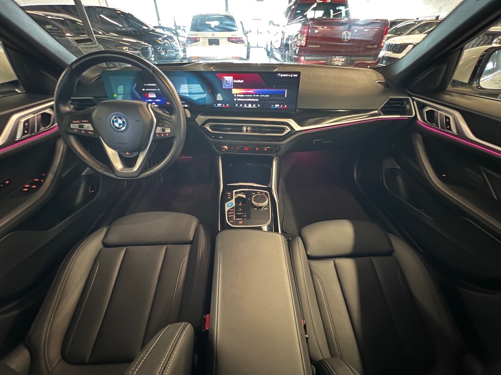 Vehicle image 16 of 25