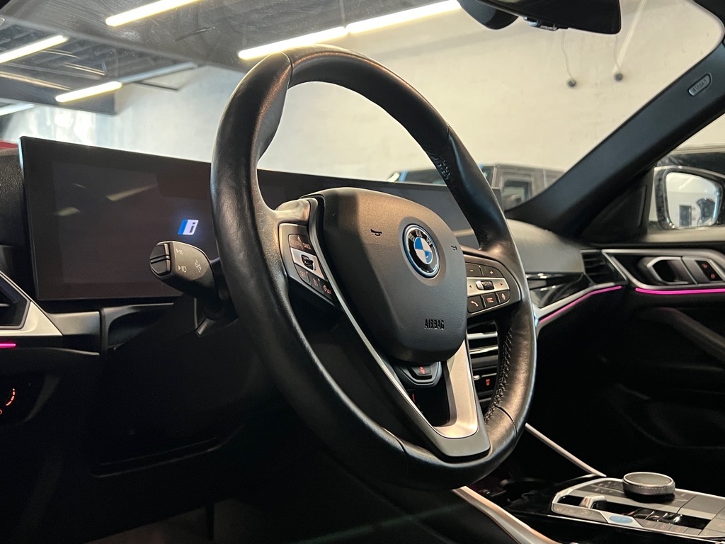 Vehicle image 13 of 25