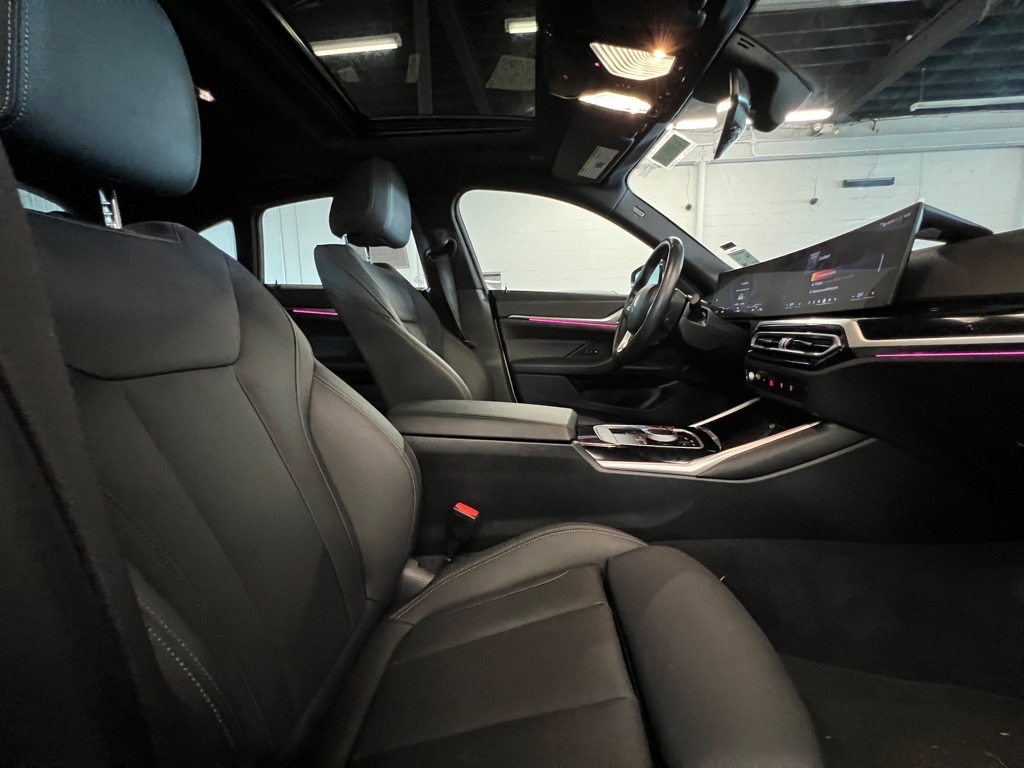 Vehicle image 12 of 25