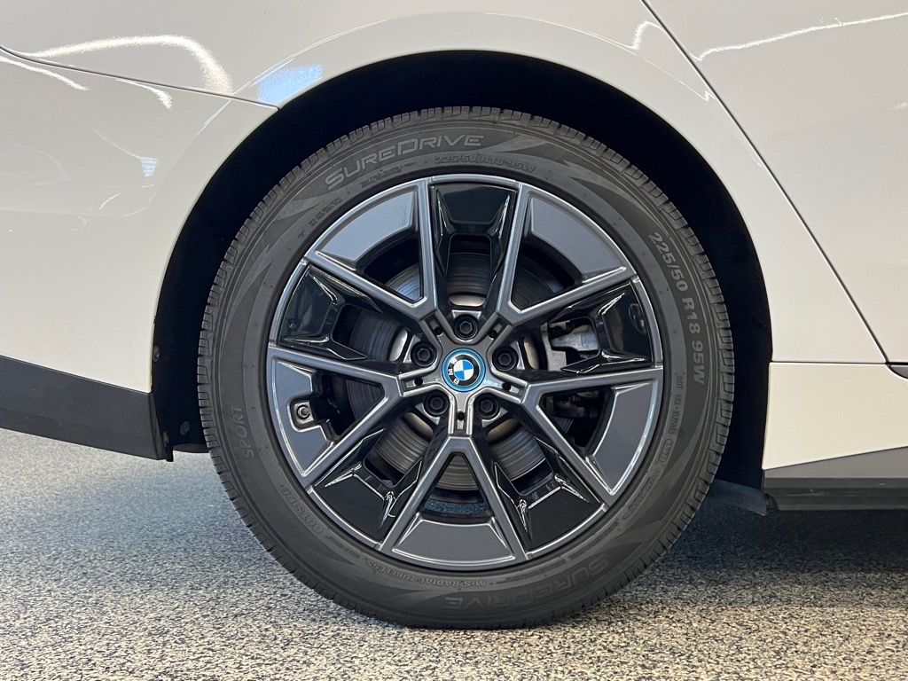 Vehicle image 6 of 25