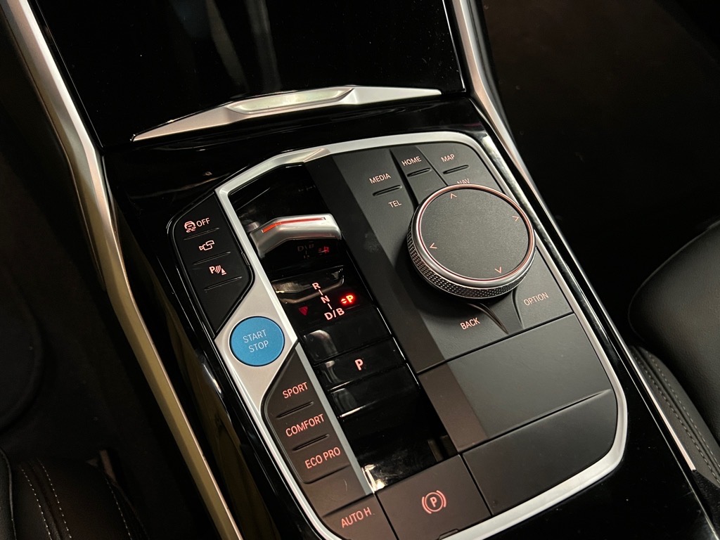 Vehicle image 20 of 25