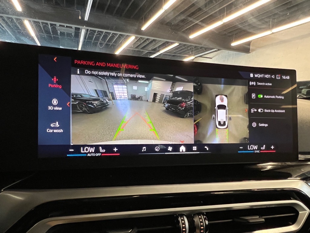 Vehicle image 18 of 25