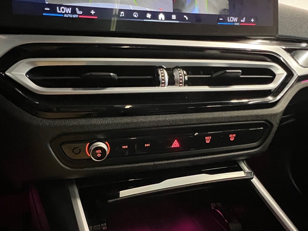 Vehicle image 19 of 25