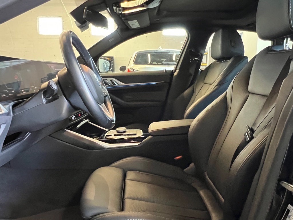 Vehicle image 7 of 25