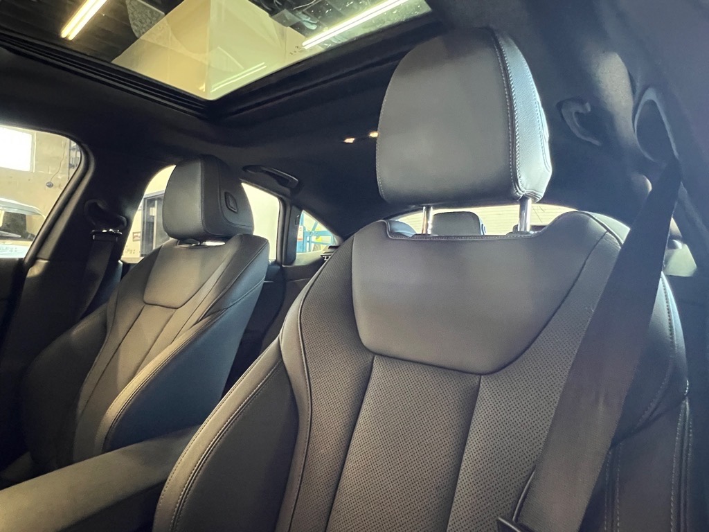 Vehicle image 17 of 25