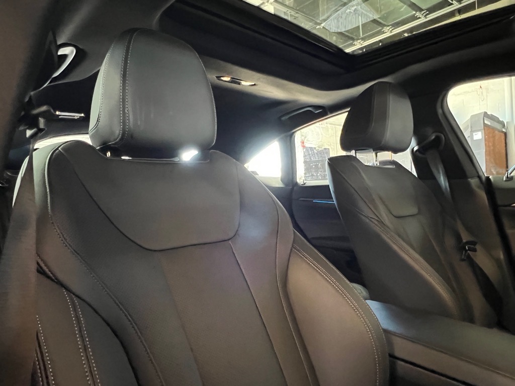 Vehicle image 23 of 25