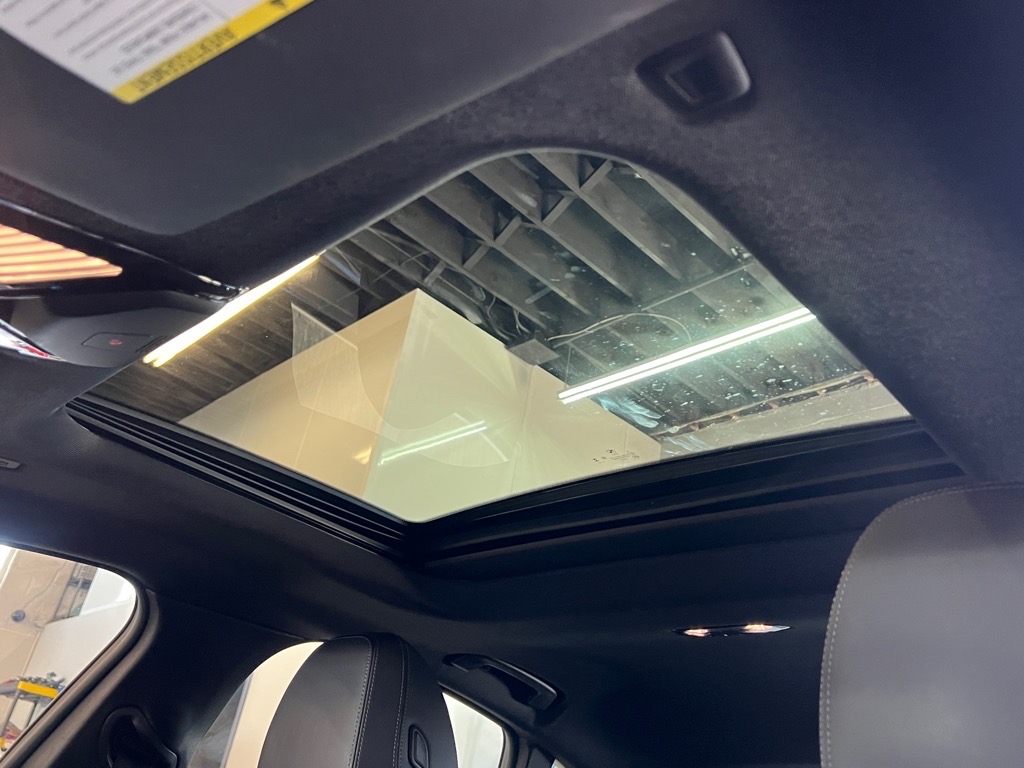 Vehicle image 18 of 25