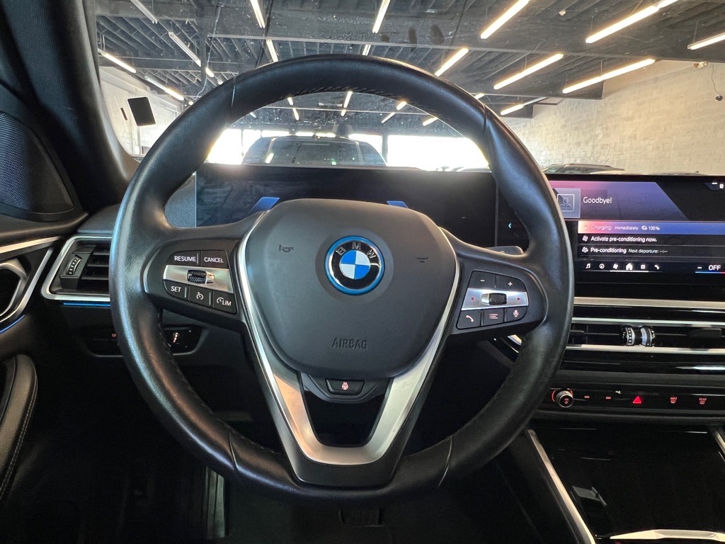 Vehicle image 9 of 25