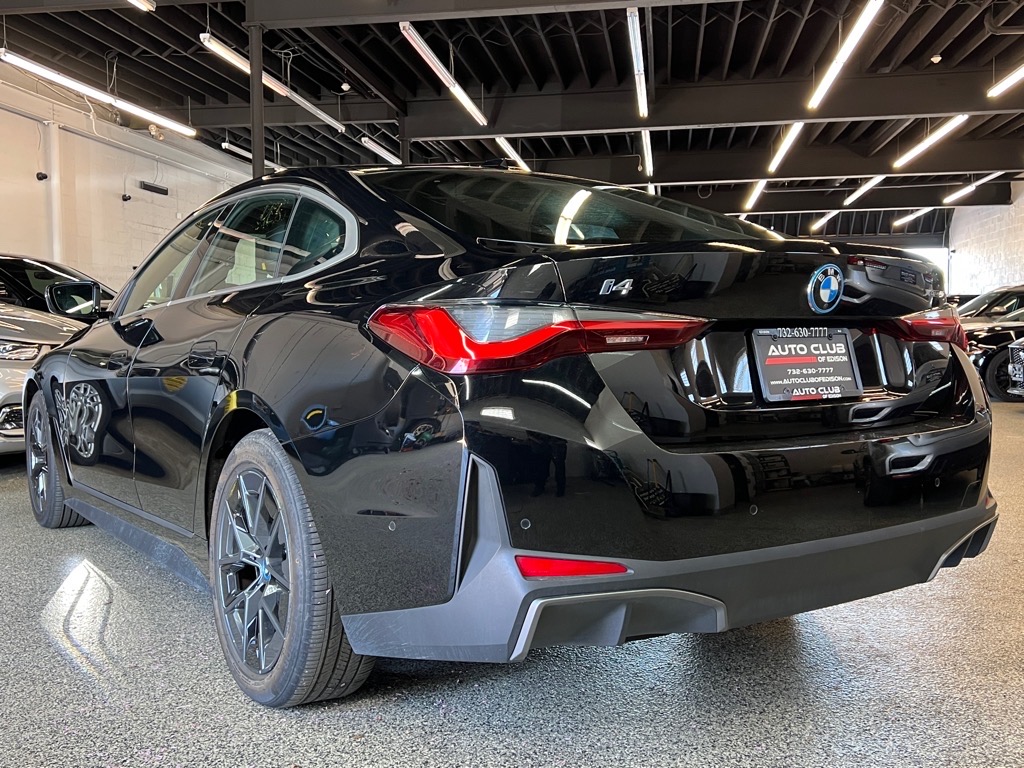Vehicle image 4 of 25