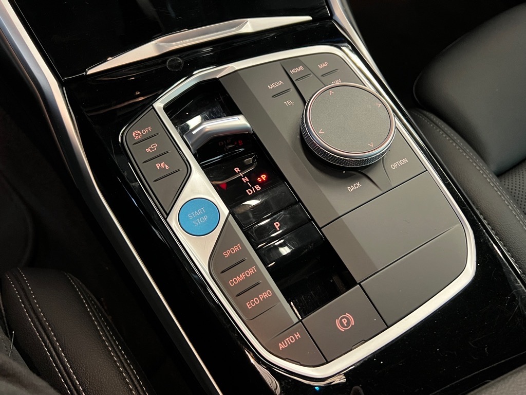 Vehicle image 16 of 25