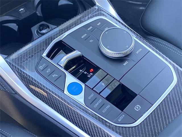 Vehicle image 23 of 24
