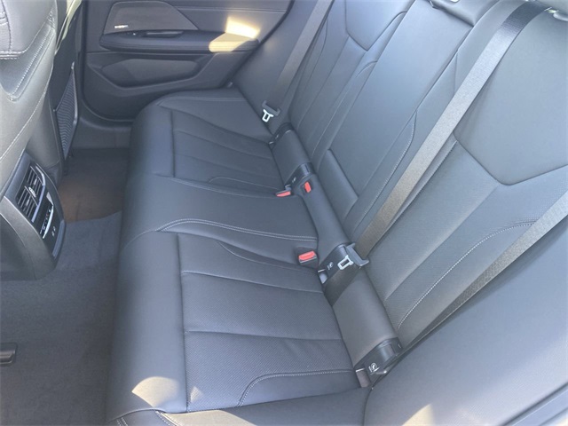 Vehicle image 18 of 24