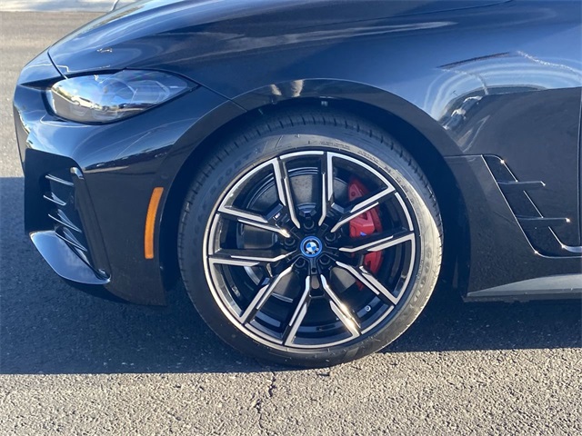 Vehicle image 11 of 24
