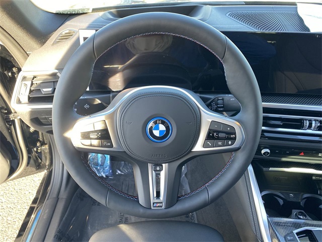 Vehicle image 21 of 24