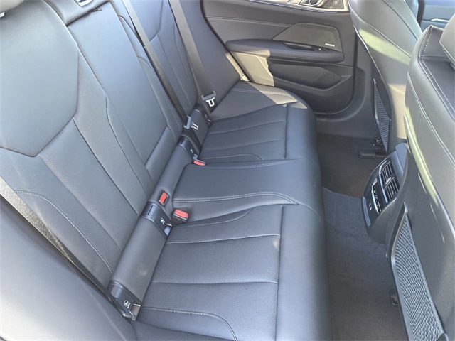 Vehicle image 14 of 24