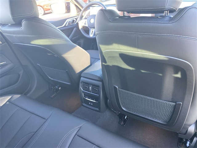 Vehicle image 15 of 24
