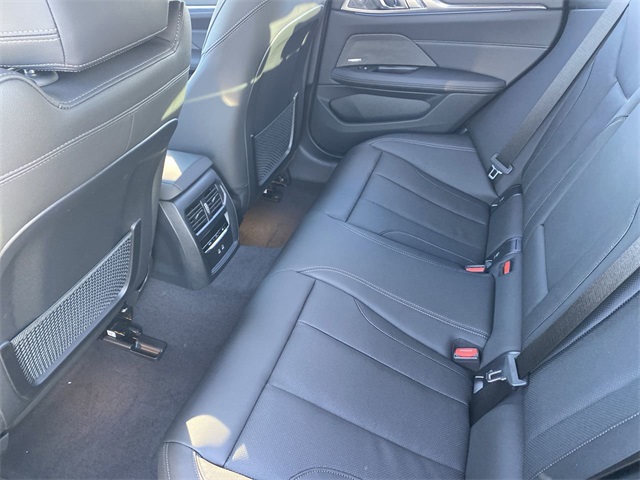 Vehicle image 17 of 24