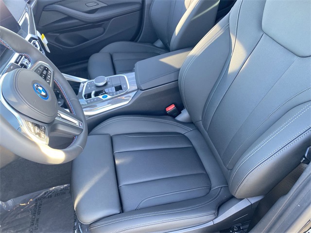 Vehicle image 20 of 24