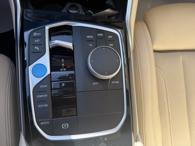 Vehicle image 14 of 15