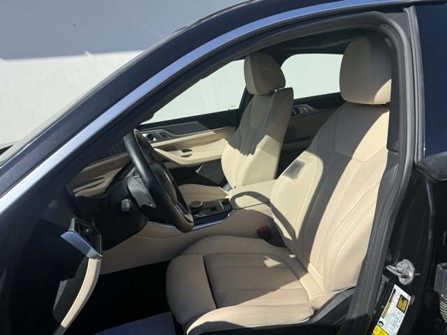 Vehicle image 10 of 15