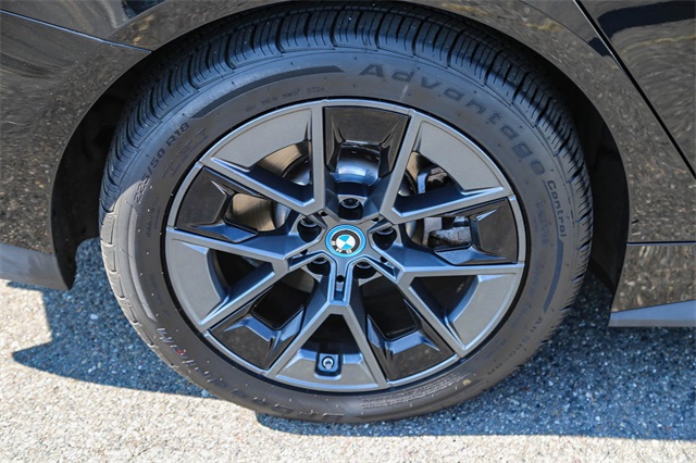 2024 BMW i4 xDrive40 Image 10 of 25