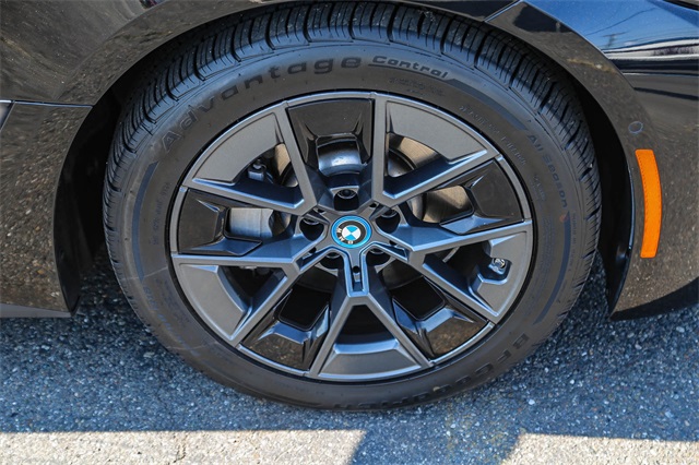 2024 BMW i4 xDrive40 Image 9 of 25