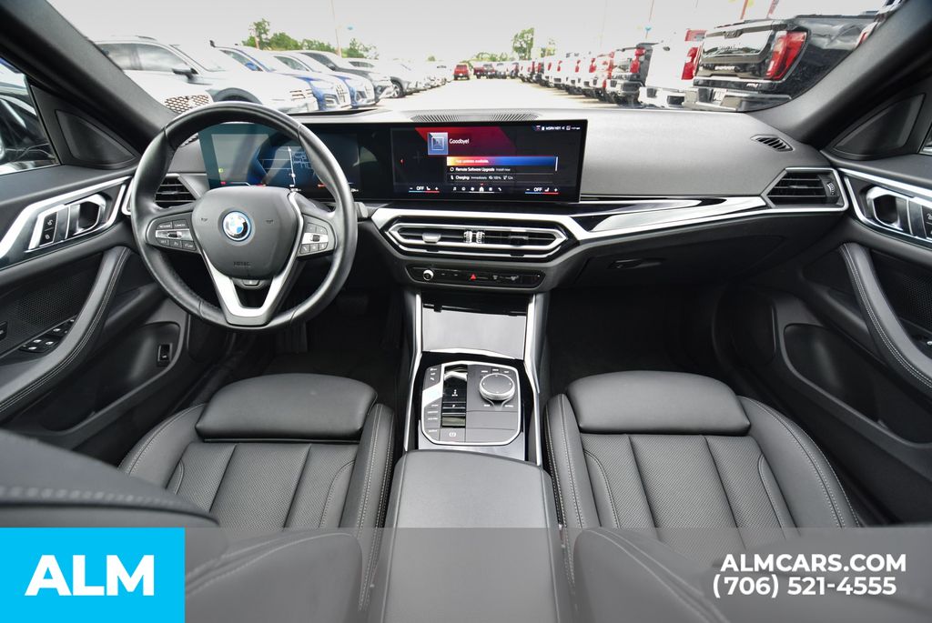 Vehicle image 21 of 68