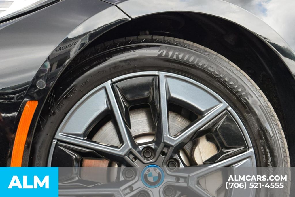 Vehicle image 15 of 68